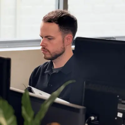 OMG link building consultant